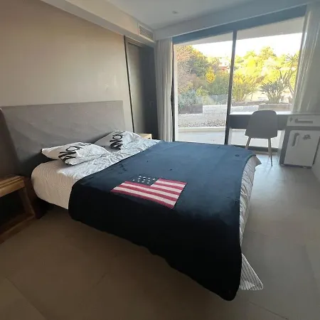 Дом отдыха Superb With Panoramic Sea View Мандельё-ла-Напуль